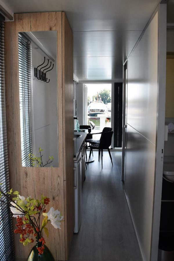 Cosy Floating Boatlodge Athene Maastricht Ngoại thất bức ảnh